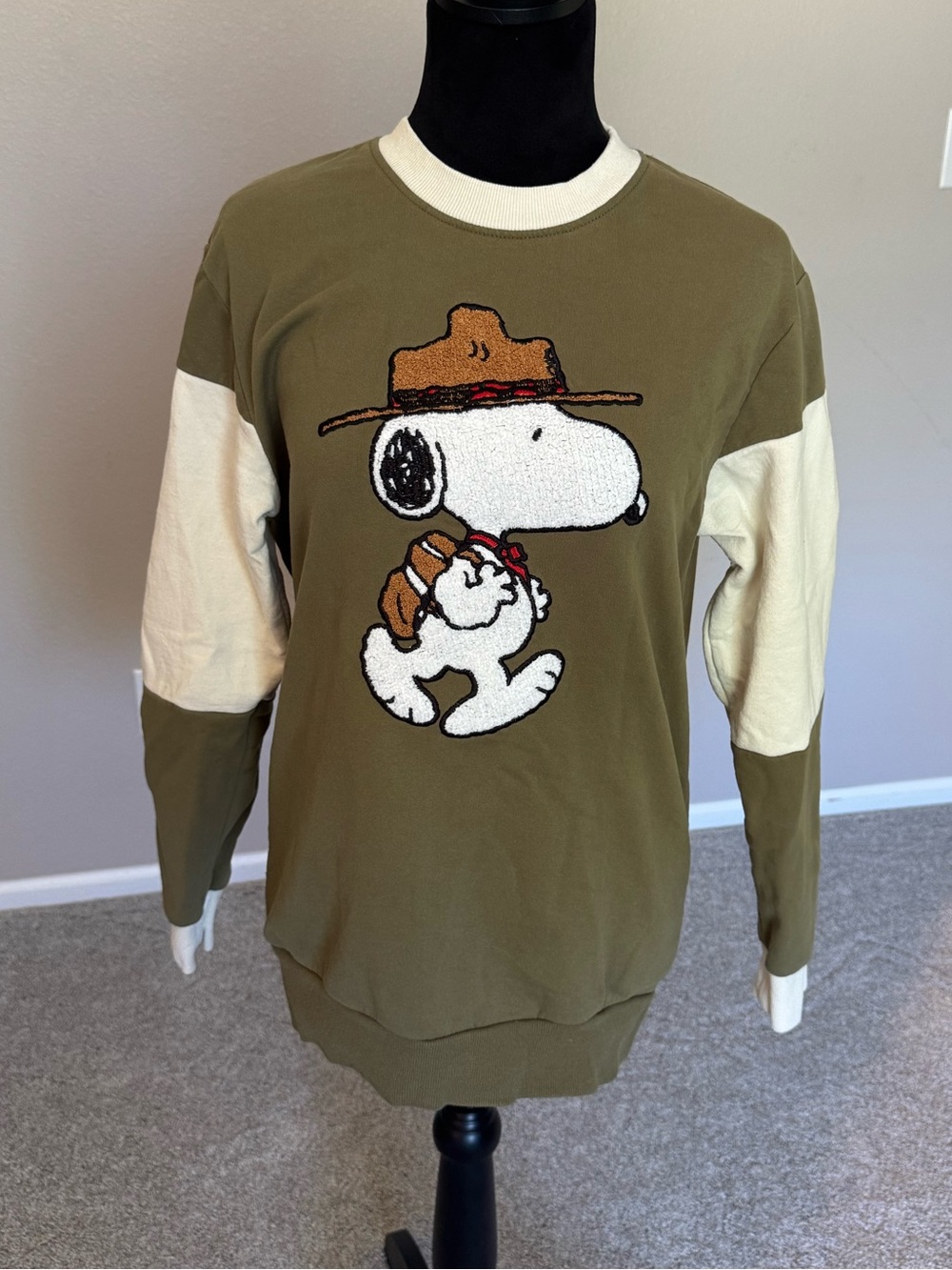 Peanuts Snoopy Camper Crewneck Sweatshirt size Small Unisex